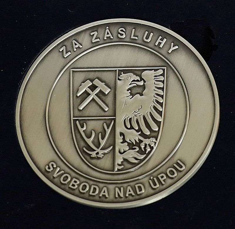 Medaile-za-zasluhy-detail.JPG