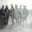 Skupina rakouských letců na ruské frontě u Brodů na podzim 1914. Max Hesse druhý zleva