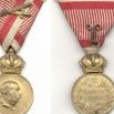 Stříbrná vojenská záslužná medaile Signum laudis (líc a rub)