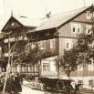 Čilý ruch u Tippeltovy boudy 1927
