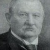 Josef Hübner na reprodukci z novin