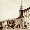 Ještě v roce 1884 bylo číslo 70 dřevěná chaloupka s podloubím – ve skupině domků uprostřed 