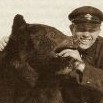 S medvědem se nechal vyfotit i náčelník lanovky Antonín Střihavka