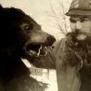S medvědem a vypůjčenými vousy vyfotil mladého Pepu Čermáka