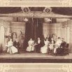 Původně to byl dobrovolný tělocvičný hasičský spolek a jak vidět hráli i divadlo – neznámá fotografie z roku 1906