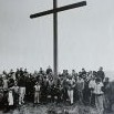 Každý máme svůj kříž. Ten Červený vztyčili přátelé Veselého výletu v roce 1994 