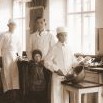 Zaměstnanci ve výrobně v prvním patře – 1937 