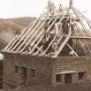Glajchu na budoucím čp. 190 vztyčili tesaři k radosti pana učitele Richarda Neumanna v roce 1930