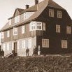 Novostavba hotelu Abendrot (Večerní červánky) v roce 1933. Zařízení Čsl. tabákového průmyslu shořelo 26. 2. 1986