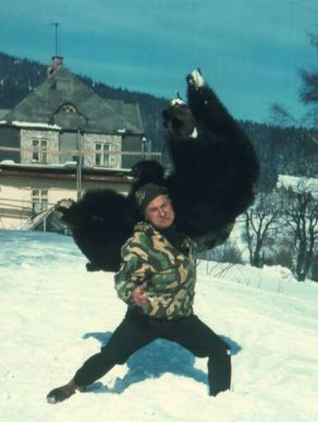 Fotograf František Celba se svým medvědem