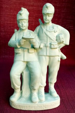 Dva vojáci, biskvit, značeno Theodor Pohl Žacléř číslo 3452