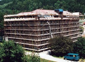 Nástavba patra na školní budovu ve Svobodě nad Úpou 2003