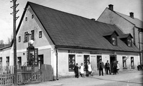 Restaurace Modrá řeka na pohlednici před II. svět. válkou Restaurace Modrá řeka na pohlednici před II. svět. válkou