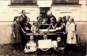 Školní dílna v Maršově I. 1923 (v čepici uč. Soudil)