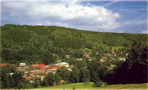 Svoboda nad Úpou v zeleni - foto Jiří Morávek