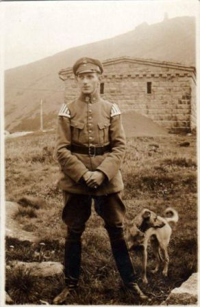 Willy Ley ve veteránské uniformě "Stahlhelm"