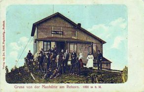 Maxovka na začátku 20. století v obležení turistů