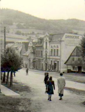 Náměstí ve Svobodě nad Úpou v polovině 20. století - foto Vlastimil Hák