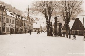 Sousoší Panny Marie, sv. Floriána a sv. Antonína na náměstí ve Svobodě nad Úpou