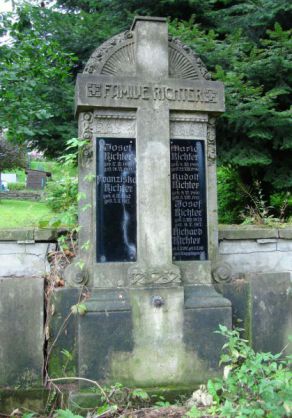 Hrobka na hřbitově ve Svobodě nad Úpou