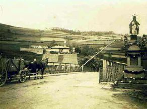 Železný nýtovaný most přes Úpu ve Svobodě nad Úpou na začátku 20. století