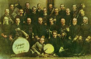 Dechový orchestr města Svoboda nad Úpou v roce 1924